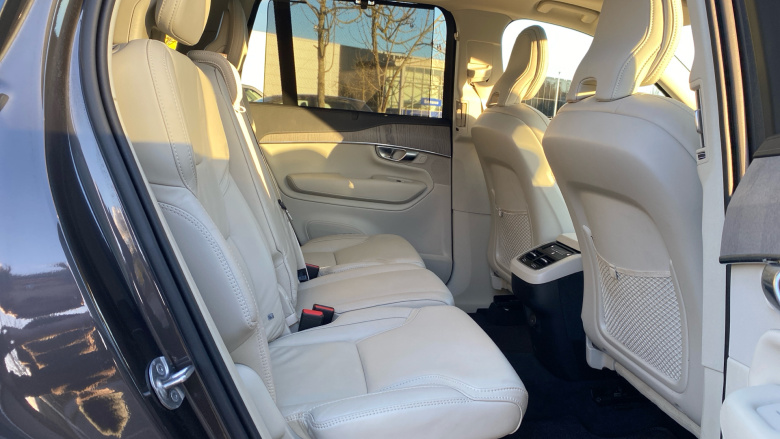 Volvo XC90 2.0 B5P Plus Edition Dark 5dr AWD Geartronic Petrol Estate